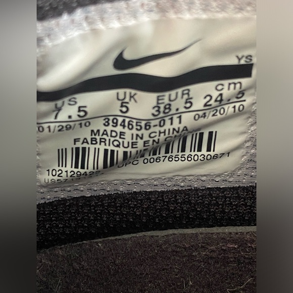 Nike Black Sneakers - Picture 4 of 4